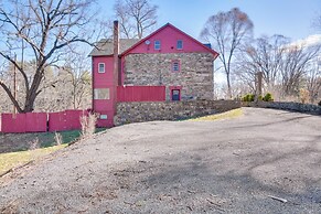 Pet Friendly: Historic East Stroudsburg Manor