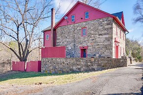 Pet Friendly: Historic East Stroudsburg Manor