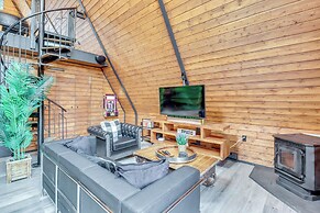 Hot Tub & Fire Pits: Albrightsville A-frame Cabin