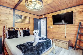 Hot Tub & Fire Pits: Albrightsville A-frame Cabin