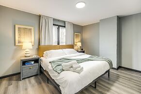 4 Mi to Dtwn: Modern Retreat w/ Yard in Cleveland
