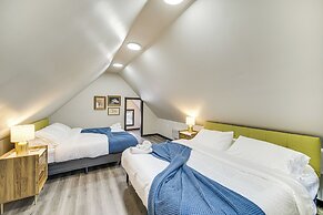 4 Mi to Dtwn: Modern Retreat w/ Yard in Cleveland