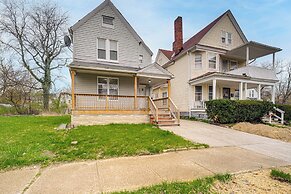 4 Mi to Dtwn: Modern Retreat w/ Yard in Cleveland