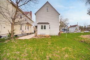 4 Mi to Dtwn: Modern Retreat w/ Yard in Cleveland