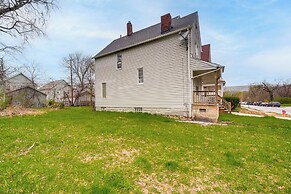 4 Mi to Dtwn: Modern Retreat w/ Yard in Cleveland