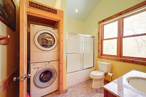 Fish, Hike & Explore: Cozy Home in Beech Mountain!