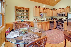 Fish, Hike & Explore: Cozy Home in Beech Mountain!