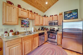 Fish, Hike & Explore: Cozy Home in Beech Mountain!