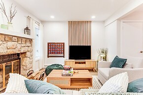 Ski-in/ski-out at Jack Frost: Townhome w/ Deck