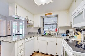 Pool, Lanai & Fire Pit: Home in Spring Hill!