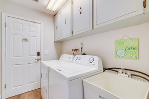 Pool, Lanai & Fire Pit: Home in Spring Hill!