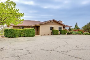Near Eats & Wineries: Paso Robles Home w/ Patio!
