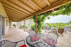 Near Eats & Wineries: Paso Robles Home w/ Patio!