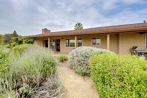 Near Eats & Wineries: Paso Robles Home w/ Patio!