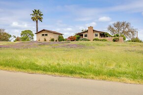 Near Eats & Wineries: Paso Robles Home w/ Patio!