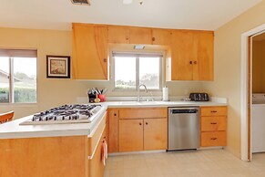 Near Eats & Wineries: Paso Robles Home w/ Patio!