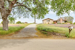 Near Eats & Wineries: Paso Robles Home w/ Patio!
