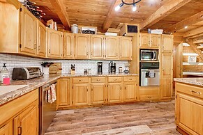 Barn Hangout + Grill Station: Sebring Family Cabin