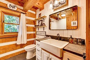 Barn Hangout + Grill Station: Sebring Family Cabin