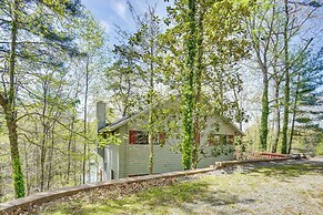 Steps to Hiwassee Lake: Family Cabin w/ Views!