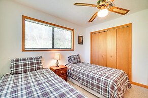 Steps to Hiwassee Lake: Family Cabin w/ Views!