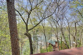 Steps to Hiwassee Lake: Family Cabin w/ Views!