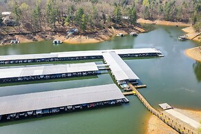 Steps to Hiwassee Lake: Family Cabin w/ Views!