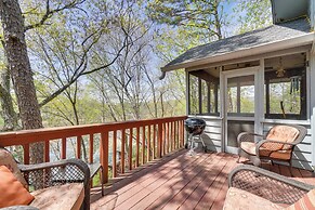 Steps to Hiwassee Lake: Family Cabin w/ Views!
