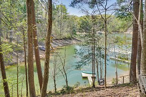 Steps to Hiwassee Lake: Family Cabin w/ Views!