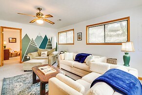 Steps to Hiwassee Lake: Family Cabin w/ Views!