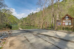 Steps to Hiwassee Lake: Family Cabin w/ Views!