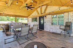 Deck & Yard: 'margy's Farmhouse' in Jasper