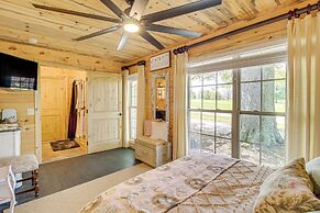 Deck & Yard: 'margy's Farmhouse' in Jasper