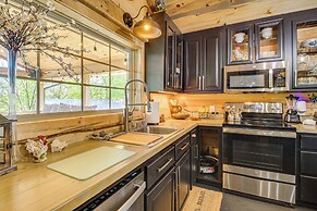 Deck & Yard: 'margy's Farmhouse' in Jasper