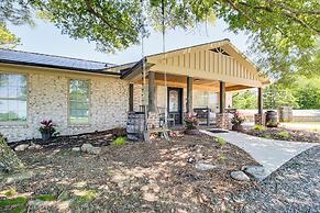 Deck & Yard: 'margy's Farmhouse' in Jasper