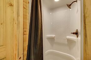 Deck & Yard: 'margy's Farmhouse' in Jasper