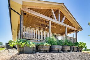 Deck & Yard: 'margy's Farmhouse' in Jasper