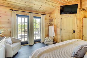 Deck & Yard: 'margy's Farmhouse' in Jasper