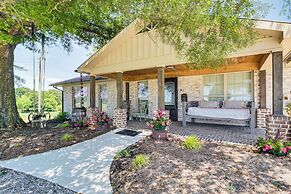 Deck & Yard: 'margy's Farmhouse' in Jasper