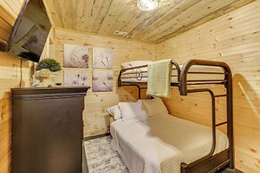 Deck & Yard: 'margy's Farmhouse' in Jasper