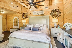 Deck & Yard: 'margy's Farmhouse' in Jasper