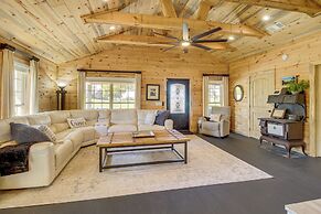 Deck & Yard: 'margy's Farmhouse' in Jasper