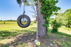 Deck & Yard: 'margy's Farmhouse' in Jasper