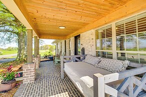 Deck & Yard: 'margy's Farmhouse' in Jasper