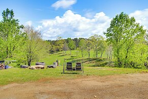 Deck & Yard: 'margy's Farmhouse' in Jasper
