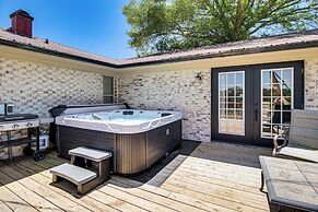 Deck & Yard: 'margy's Farmhouse' in Jasper