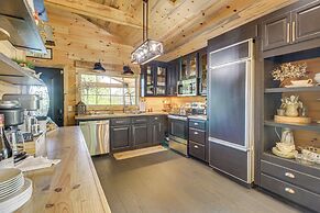 Deck & Yard: 'margy's Farmhouse' in Jasper