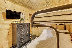 Deck & Yard: 'margy's Farmhouse' in Jasper