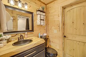 Deck & Yard: 'margy's Farmhouse' in Jasper