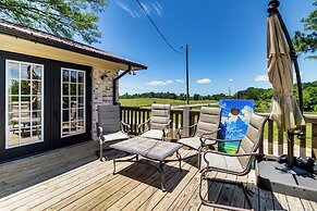 Deck & Yard: 'margy's Farmhouse' in Jasper